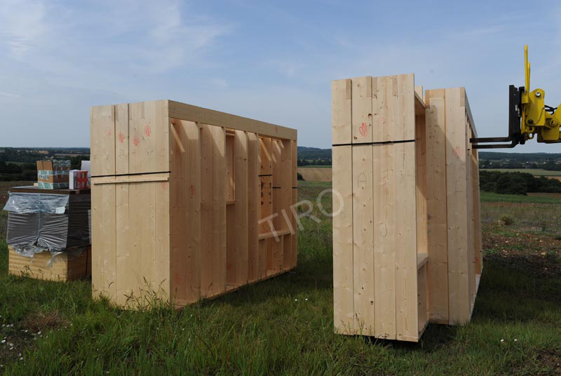 3- Murs ossature bois stockés - Maisons ossature bois en kit- TIRO